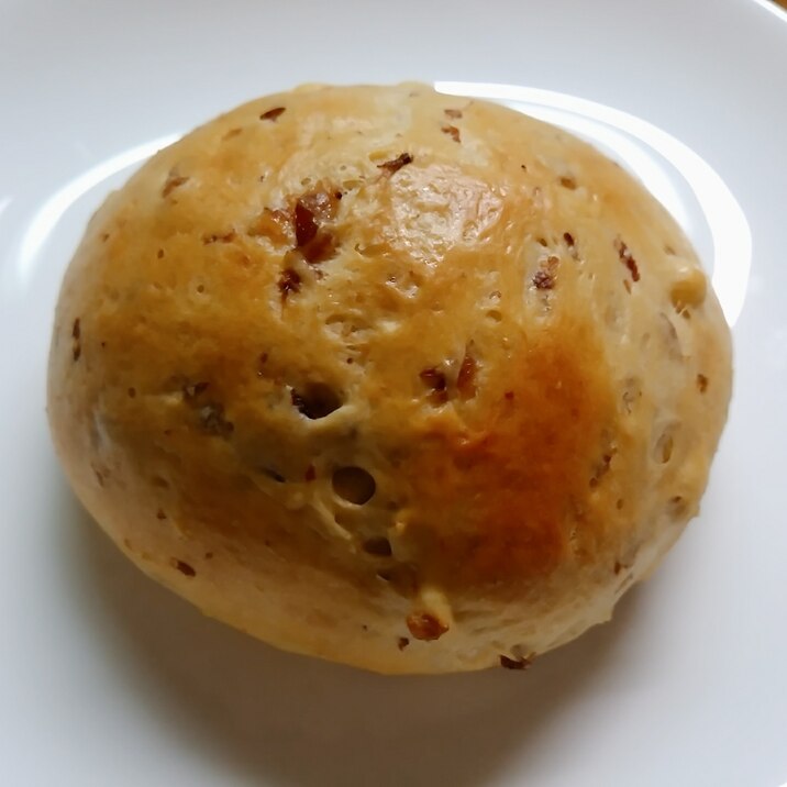 薩摩芋生地のレーズン丸パン